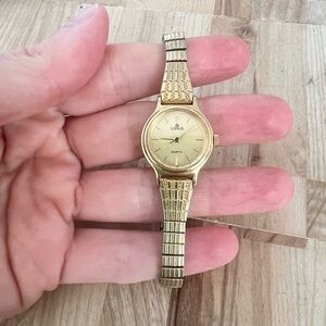 Vintage lorus ladies gold tone dress watch NEW BATTERY